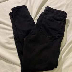 Gap woman’s Skinny jeans size 10/30R.